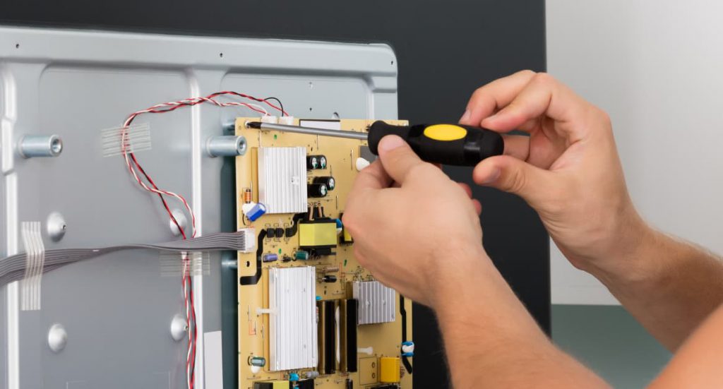 What parts does a modern smart TV consist of?